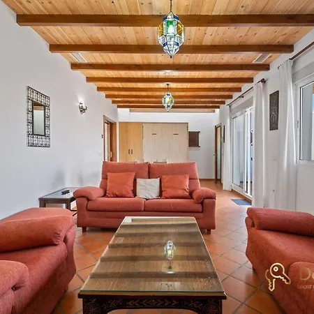 Casa Con 3 En El Tarajal Malaga