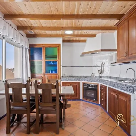 Casa Con 3 En El Tarajal Malaga