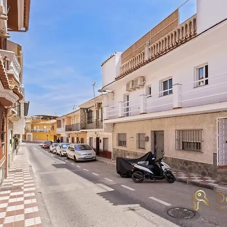 Casa Con 3 En El Tarajal Malaga