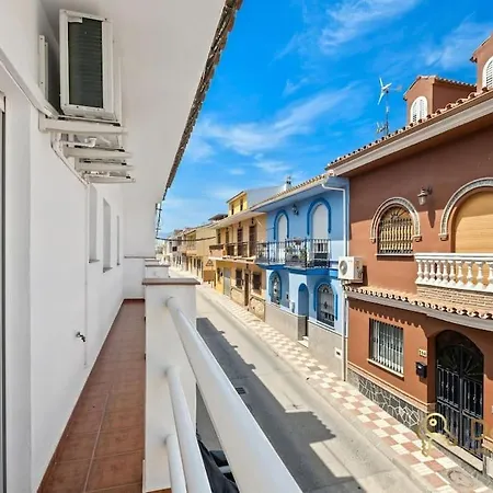 Casa Con 3 En El Tarajal * Malaga